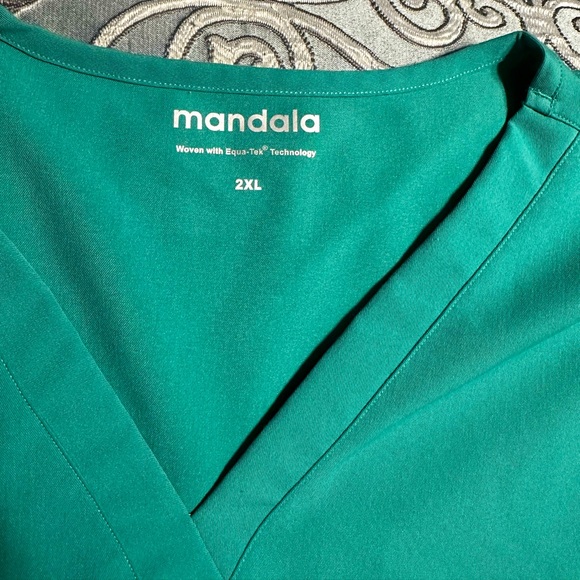 Mandala scrub set size 2X - Picture 2 of 7